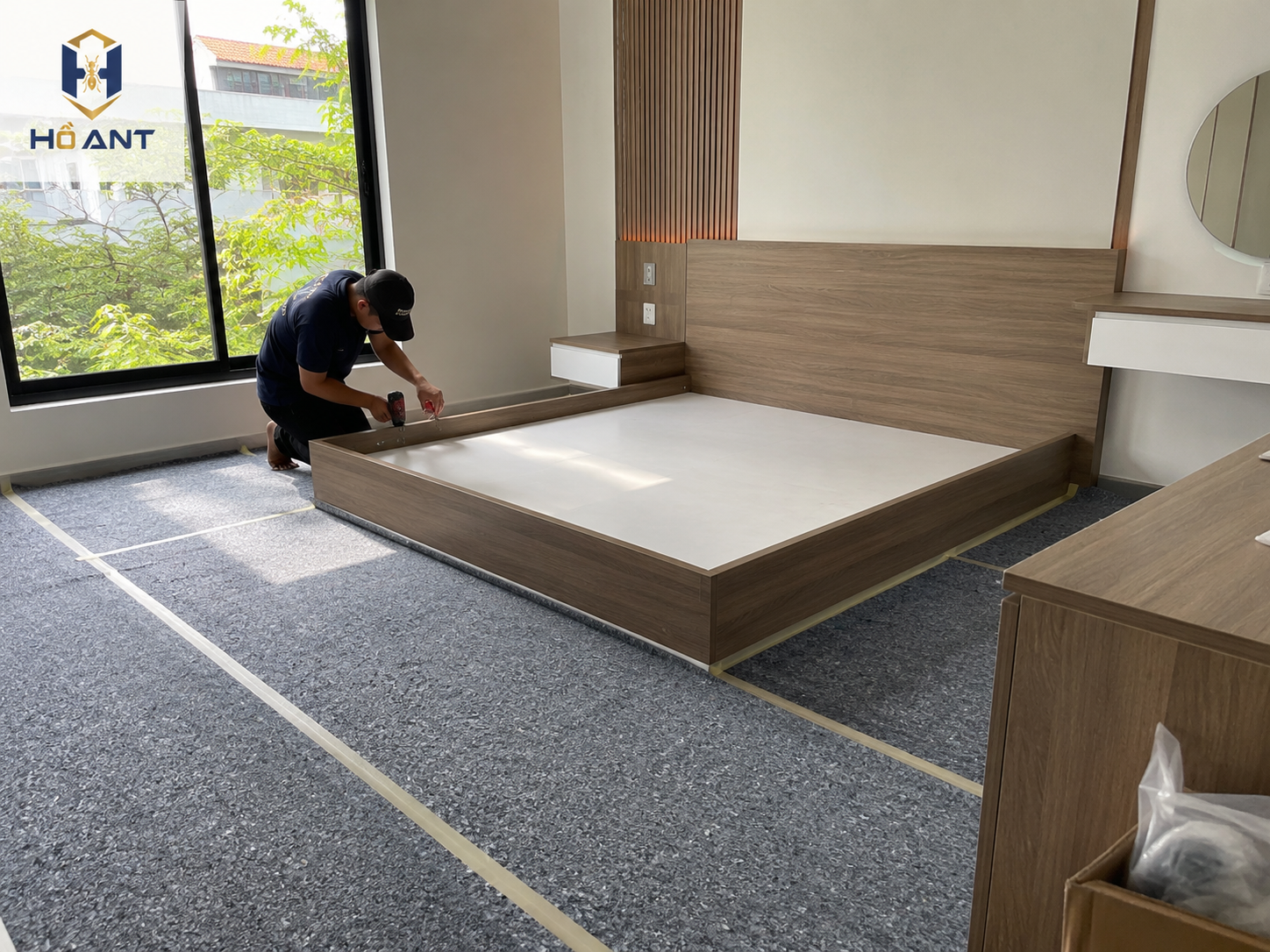 Thảm bảo vệ sàn trên sàn gỗ công nghiệp.
